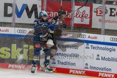 Penny DEL - Eishockey - Saison 2021/22 - ERC Ingolstadt - Kölner Haie - Colin Ugbekile (#79 Köln) - Wojciech Stachowiak (#19 ERCI) -  Foto: Stefan Bösl