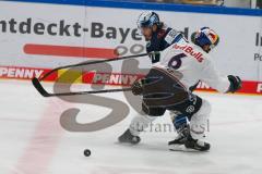 Penny DEL - Eishockey - Saison 2021/22 - ERC Ingolstadt - Red Bull München - Chris Bourque (#77 ERCI) - Daryl Boyle (#6 München) -  Foto: Jürgen Meyer