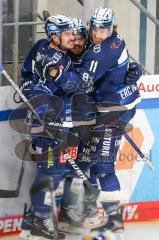 Penny DEL - Eishockey - Saison 2021/22 - ERC Ingolstadt - EHC Red Bull München -  Der 1:1 Ausgleichstreffer durch Chris Bourque (#77 ERCI) - Louis-Marc Aubry (#11 ERCI) -  - jubel - Wayne Simpson (#21 ERCI) - Foto: Jürgen Meyer