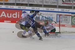 DEL - Eishockey - Saison 2020/21 - ERC Ingolstadt - Augsburger Panther - David Elsner (#61 ERCI) wird gefoult - Oliver Roy Torwart (#31 Augsburg) - Foto: Jürgen Meyer