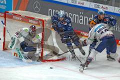 Penny DEL - Eishockey - Saison 2021/22 - ERC Ingolstadt - Eisbären Berlin -  Torwart Tobias Ancicka (Nr.45 - Eisbären Berlin) - Wojciech Stachowiak (#19 ERCI) - Foto: Jürgen Meyer