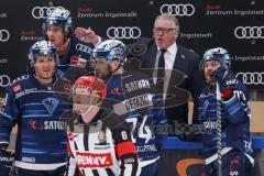 DEL - Eishockey - ERC Ingolstadt - Eisbären Berlin - Aufregung Trainerbank Spieler, Chef-Trainer Doug Shedden (ERC) Brandon DeFazio (24 - ERC) Chris Bourque (77 - ERC) Frederik Storm (9 - ERC) Louis-Marc Aubry (11 - ERC)