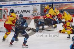 DEL; Playoffs; ERC Ingolstadt - DEG Düsseldorf; Kampf um den Puck Frederik Storm (9 - ERC) Mikko Kousa (Nr.8 - DEG) Joonas Järvinen (Nr.36 - DEG) Alexander Barta (Nr.29 - DEG)