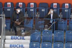 DEL - Eishockey - Saison 2020/21 - ERC Ingolstadt - Schwenninger Wild Wings - rechts Frederik Storm (#9 ERCI) - verletzt und Wojciech Stachowiak (#19 ERCI) links - Foto: Jürgen Meyer