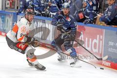 Penny DEL - Eishockey - Saison 2021/22 - ERC Ingolstadt - Grizzlys Wolfsburg - Brandon Defazio (#24 ERCI) -  Foto: Jürgen Meyer