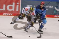 DEL - Eishockey - Saison 2020/21 - ERC Ingolstadt - Krefeld Pinguine - Lucas Lessio (#6 Krefeld) - Louis-Marc Aubry (#11 ERCI) - Foto: Jürgen Meyer