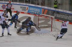 DEL - Eishockey - Saison 2020/21 - ERC Ingolstadt - EHC Red Bull München - Patrick Hager (#52 München) mit einer Torchance - Michael Garteig Torwart (#34 ERCI) - Fabio Wagner (#5 ERCI) - Foto: Jürgen Meyer