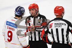 Im Bild: Jerry D´Amigo (#9 DEG) im Gespräch mit einem Referee

