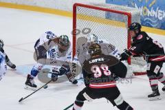 Im Bild: Bernadette Karpf (#18 ERC Frauen) Julia Huber (#34 ERC Frauen)
