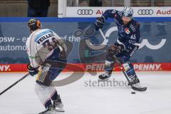 DEL - Eishockey - ERC Ingolstadt - Eisbären Berlin - Ben Marshall (45 - ERC) Yannick Veilleux (38 - Berlin)