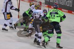 DEL - Eishockey - Saison 2020/21 - ERC Ingolstadt - Eisbären Berlin - Mark Olver (#91 Berlin) - Louis-Marc Aubry (#11 ERCI) - Foto: Jürgen Meyer