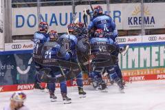 DEL - ERC Ingolstadt - EHC Red Bull München - Brandon DeFazio (24 ERC) erzielt das erlösende Tor zum 5:4, München scheidet aus. ERC Ingolstadt im Halbfinale, Tor Jubel