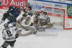 Penny DEL - Eishockey - Saison 2021/22 - ERC Ingolstadt - Krefeld Pinguine -  Daniel Pietta (#86 ERCI) - Nikita Quapp Torwart (#31 Krefeld) - Doninik Tiffels (#14 Krefeld) - Foto: Jürgen Meyer
