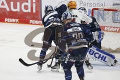 Im Bild: Ross Mauermann (Bremerhaven) Niklas Hübner (#8 ERCI) Kevin Reich Torwart (#35 ERCI) Emil Quaas (#20 ERCI)

