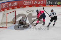 Penny DEL - Eishockey - Saison 2021/22 - ERC Ingolstadt - Nürnberg Ice Tigers - Der 5:0 Führungstreffer durch Louis-Marc Aubry (#11 ERCI) - Niklas Treutle Torwart (#31 Nürnberg) - Tim Bender (#77 Nürnberg) - jubel -  Foto: Jürgen Meyer