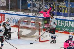 Penny DEL - Eishockey - Saison 2021/22 - ERC Ingolstadt - Nürnberg Ice Tigers - Der 1:0 Führungstreffer durch Frederik Storm (#9 ERCI) - Niklas Treutle Torwart (#31 Nürnberg) -  Foto: Jürgen Meyer