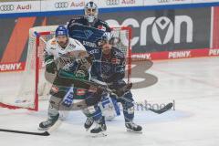 Penny DEL - Eishockey - Saison 2021/22 - ERC Ingolstadt - Augsburger Panther - Kevin Reich Torwart (#35 ERCI) - David Warsofsky (#55 ERCI) - Drew Leblanc (#19 Augsburg) -  Foto: Stefan Bösl