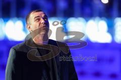 DEL; ERC Ingolstadt - Dresdner Eislöwen; Ehrung Thomas Greilinger (39 ERC) mit seinen Söhnen. Die Trikotnummer 39 wird für immer unter das Dach der Saturn Arena gehängt und nicht mehr vergeben