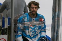 Penny DEL - Eishockey - Saison 2021/22 - ERC Ingolstadt - Krefeld Pinguine - Wojciech Stachowiak (#19 ERCI) nach dem  warm machen  - Foto: Jürgen Meyer