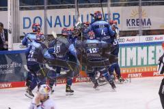 DEL - ERC Ingolstadt - EHC Red Bull München - Brandon DeFazio (24 ERC) erzielt das erlösende Tor zum 5:4, München scheidet aus. ERC Ingolstadt im Halbfinale, Tor Jubel