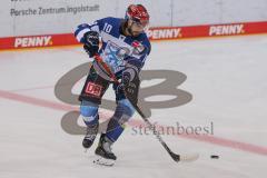 DEL - Eishockey - Saison 2020/21 - ERC Ingolstadt - Augsburger Panther - Mirko Höfflin (#10 ERCI) beim warm machen - Foto: Jürgen Meyer
