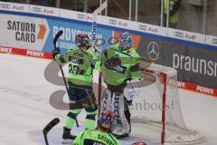DEL - Eishockey - Saison 2020/21 - ERC Ingolstadt - Eisbären Berlin - Jubel nach dem Spiel - Michael Garteig Torwart (#34 ERCI) - Emil Quaas (#20 ERCI) - Foto: Jürgen Meyer