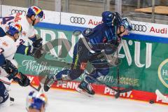 Penny DEL - Eishockey - Saison 2021/22 - ERC Ingolstadt - EHC Red Bull München - Enrico Henriquez-Morales (#52 ERCI) - Jonathon Blum (#24 München) -  Foto: Jürgen Meyer