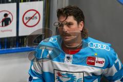 Penny DEL - Eishockey - Saison 2021/22 - ERC Ingolstadt - Krefeld Pinguine - Chris Bourque (#77 ERCI) nach dem  warm machen - Foto: Jürgen Meyer