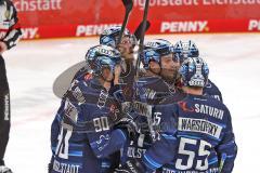 Penny DEL - Eishockey - Saison 2021/22 - ERC Ingolstadt - Grizzlys Wolfsburg - Der 1:0 Führungstreffer durch Daniel Pietta (#86 ERCI) - jubel - Wayne Simpson (#21 ERCI)- Jerome Flaake (#90 ERCI) -  Foto: Jürgen Meyer