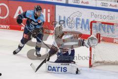 DEL; Playoffs; ERC Ingolstadt - Adler Mannheim; Halbfinale; Torchance für Daniel Pietta (86 - ERC) Torwart Arno Tiefensee (Nr.30 - Adler)