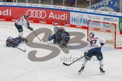 Penny DEL - Eishockey - Saison 2021/22 - ERC Ingolstadt - Red Bull München - Der 1:4 Führungstreffer durch Philip Gogulla (#87 München) - Austin Ortega (#8 München) - Kevin Reich Torwart (#35 ERCI)  -  jubel - Foto: Jürgen Meyer