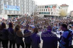 ERC Ingolstadt - Vizemeisterschaftsfeier am Rathausplatz - Saison 2022/2023 - Die Frauenmannschaft auf der Bühne - Fans - Foto: Meyer Jürgen