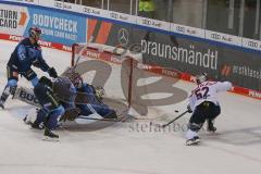 DEL - Eishockey - Saison 2020/21 - ERC Ingolstadt - EHC Red Bull München - Patrick Hager (#52 München) mit einer Torchance - Michael Garteig Torwart (#34 ERCI) - Fabio Wagner (#5 ERCI) - Foto: Jürgen Meyer