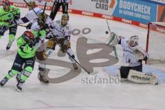 DEL - Eishockey - Saison 2020/21 - ERC Ingolstadt - Eisbären Berlin - Mathias Niederberger Torwart (#35 Berlin) - Frederik Storm (#9 ERCI) - Foto: Jürgen Meyer