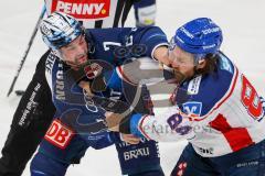 Penny DEL - Eishockey - Saison 2021/22 - ERC Ingolstadt - Adler Mannheim - Zweikampf - Boxkampf zwischen Colton Jobke (#7 ERCI) und Andrew Desjardins (#84 Mannheim) -  Foto: Meyer Jürgen