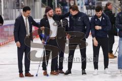 DEL; Playoffs; ERC Ingolstadt - DEG Düsseldorf; Sieg Jubel Freude Halbfinale erreicht, Fan Fankurve Banner Fahnen Spruchband Spieler bedanken sich bei den Fans, Ben Marshall (45 - ERC)