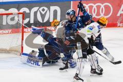 Penny DEL - Eishockey - Saison 2021/22 - ERC Ingolstadt - Fischtown Pinguins Bremerhaven -  Kevin Reich Torwart (#35 ERCI) - Tye McGinn (Nr.16 - Fischtown Pinguins Bremerhaven) - Foto: Jürgen Meyer