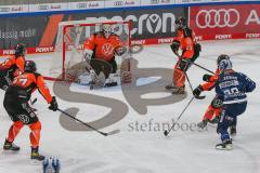 Penny DEL - Eishockey - Saison 2021/22 - ERC Ingolstadt - Grizzlys Wolfsburg -  Dustin Strahlmeier Torwart (#1 Wolfsburg) - Samuel Soramies (#28 ERCI) - Gerrit Fauser (#23 Wolfsburg) - Foto: Jürgen Meyer