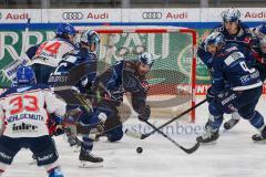 Penny DEL - Eishockey - Saison 2021/22 - ERC Ingolstadt - Adler Mannheim -  Kevin Reich Torwart (#35 ERCI) - Colton Jobke (#7 ERCI) - Mathew Bodie (#22 ERCI) -  Tim Wohlgemuth (#33 Mannheim) - Andrew Desjardins (#84 Mannheim) -  - Foto: Meyer Jürgen