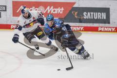 DEL; Playoffs; ERC Ingolstadt - EHC Redbull München; Zweikampf Schmölz Daniel (92 ERC) Hirose Taro (17 RBM)