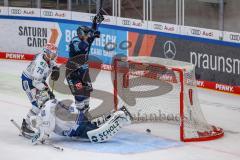 DEL - ERC Ingolstadt - Schwenninger Wild Wings - Tor Jubel Treffer Marko Friedrich (67 ERC), hier jubelt Frederik Storm (9 - ERC) Torwart Joacim Eriksson (SW) ohne Chance