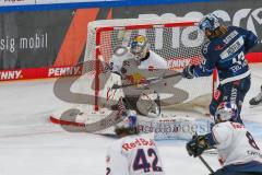 Penny DEL - Eishockey - Saison 2021/22 - ERC Ingolstadt - Red Bull München - Danny aus den Birken Torwart (#33 München) - Mirko Höflin (#10 ERCI) -  Foto: Jürgen Meyer