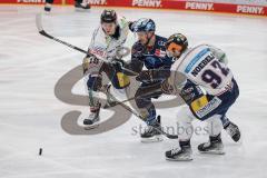 DEL - Eishockey - ERC Ingolstadt - Eisbären Berlin - Jonas Müller (18 - Berlin) Wayne Simpson (21 - ERC) Marcel Noebels (92 - Berlin)
