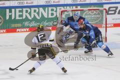 DEL - Eishockey - Saison 2020/21 - ERC Ingolstadt - Krefeld Pinguine - Michael Garteig Torwart (#34 ERCI) - Laurin Braun (#12 Krefeld) - Morgan Ellis (#4 ERCI)  - Foto: Jürgen Meyer