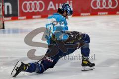 Penny DEL - Eishockey - Saison 2021/22 - ERC Ingolstadt - Krefeld Pinguine - Tim McGauley (#23 ERCI) beim warm machen  -  Foto: Jürgen Meyer