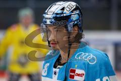 Penny DEL - Eishockey - Saison 2021/22 - ERC Ingolstadt - Krefeld Pinguine - Tim McGauley (#23 ERCI) beim warm machen  -  Foto: Jürgen Meyer