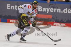 DEL - Eishockey - Saison 2020/21 - ERC Ingolstadt - Krefeld Pinguine - Lucas Lessio (#6 Krefeld) - Foto: Jürgen Meyer