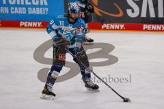 Penny DEL - Eishockey - Saison 2021/22 - ERC Ingolstadt - EHC Red Bull München - Mirko Höflin (#10 ERCI)  beim warm machen -  Foto: Jürgen Meyer