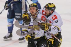 DEL - Eishockey - Saison 2020/21 - ERC Ingolstadt - Krefeld Pinguine - Der 1:1 Ausgleichstreffer durch Ivan Petrakov (#13 Krefeld) - jubel - Lucas Lessio (#6 Krefeld) - Foto: Jürgen Meyer