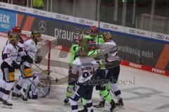 DEL - Eishockey - Saison 2020/21 - ERC Ingolstadt - Eisbären Berlin - Mathias Niederberger Torwart (#35 Berlin) - Mark Olver (#91 Berlin) - Meinungsverschiedenheiten Rauferei Boxkampf zwischen Petrus Palmu (#52 ERCI) - Kai Wissmann (#6 Berlin) - Foto: Jür